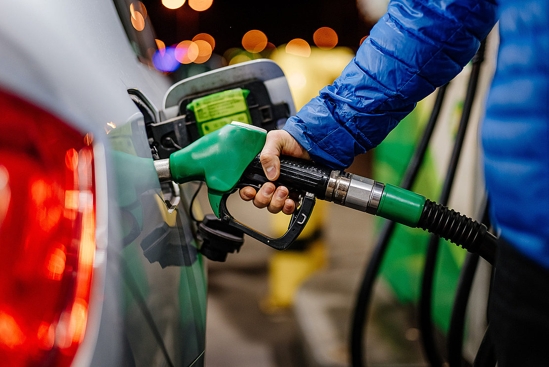 Tankowanie auta nocą