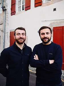 Boris et Rémy Harratche, fondateurs de la distillerie Anaiak