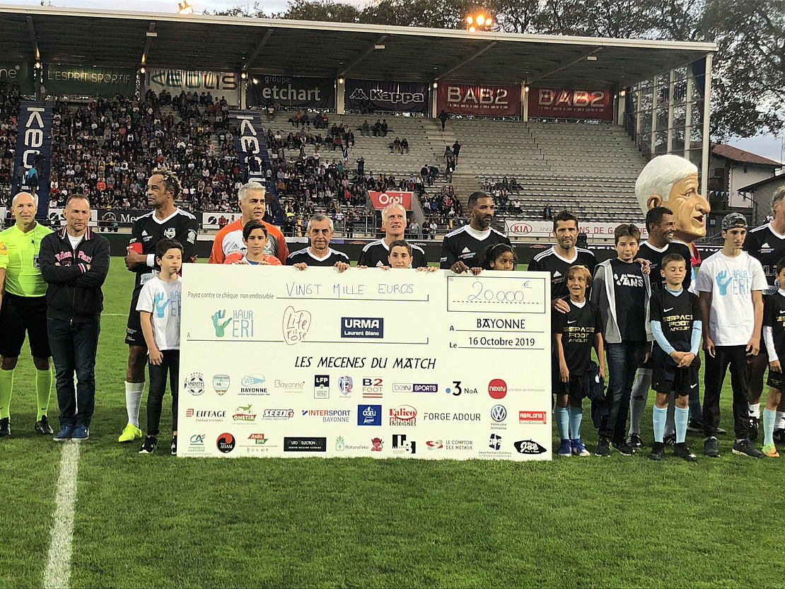 Le match organisé le 16 octobre 2019 à Bayonne avait permis de récolter la somme de 20.000 euros© OL