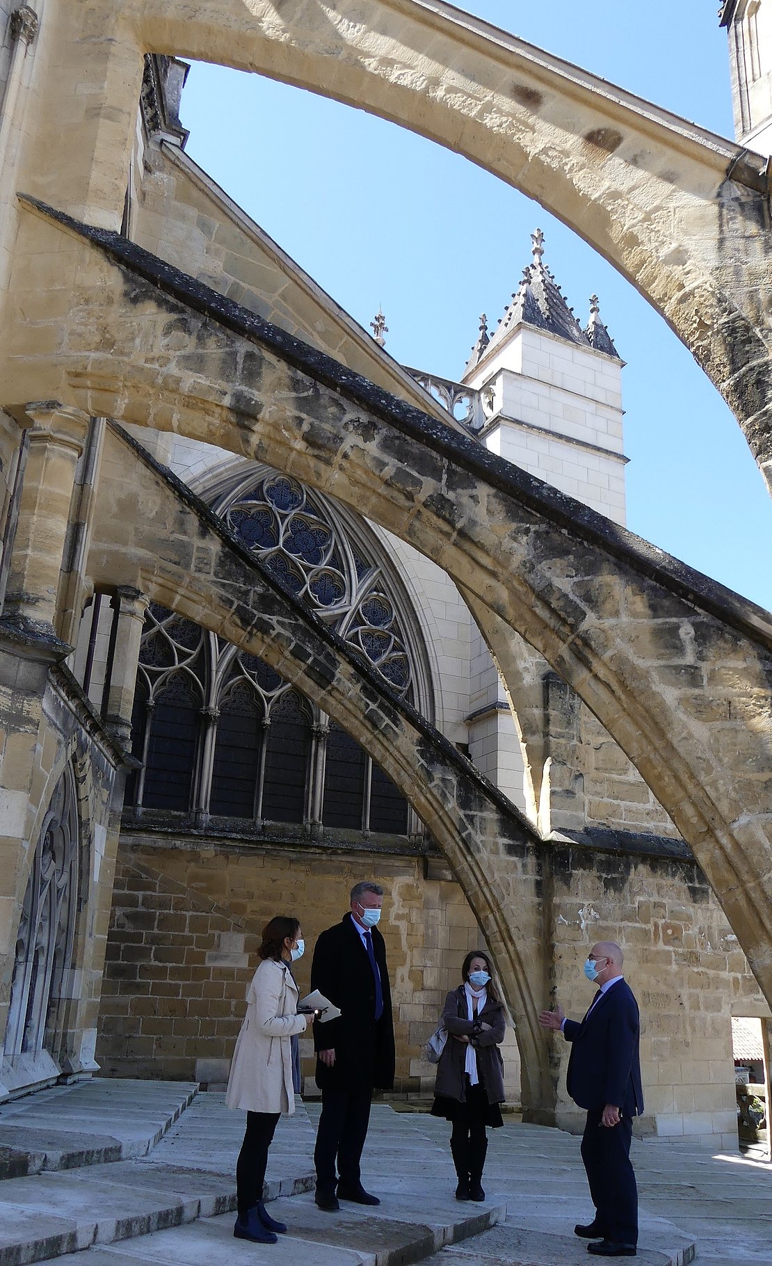 le préfet Éric Spitz, accompagné du souspréfet de Bayonne Philippe Le Moing-Surzur. © AD