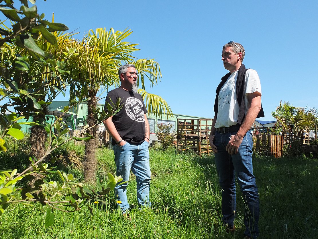 L’entreprise de Stéphane Rey (à droite) se distingue par son ancrage territorial © Frédéric Filali