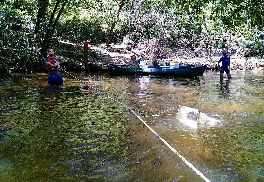 Le fleuve de l’Adour transporte jusqu’à 0,8 microplastiques par mètre cube