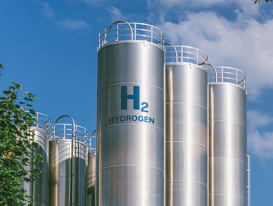 Hydrogen renewable energy production - hydrogen gas for clean el