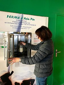 Au distributeur le consommateur obtient du lait frais de ferme