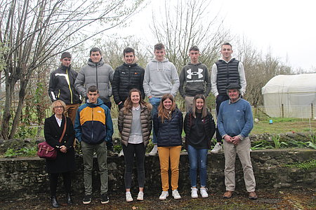 Les futurs éleveurs en compagnie de la directrice du lycée et d’un enseignant - Photo © YRLes futurs éleveurs en compagnie de la directrice du lycée et d’un enseignant - Photo © YR