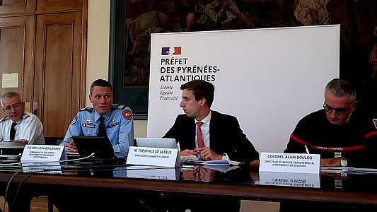 C’est en présence des représentants de la Préfecture, du SDIS, de la Police nationale ou encore de la Gendarmerie nationale qu’a été présenté le dispositif d’alerte © FB