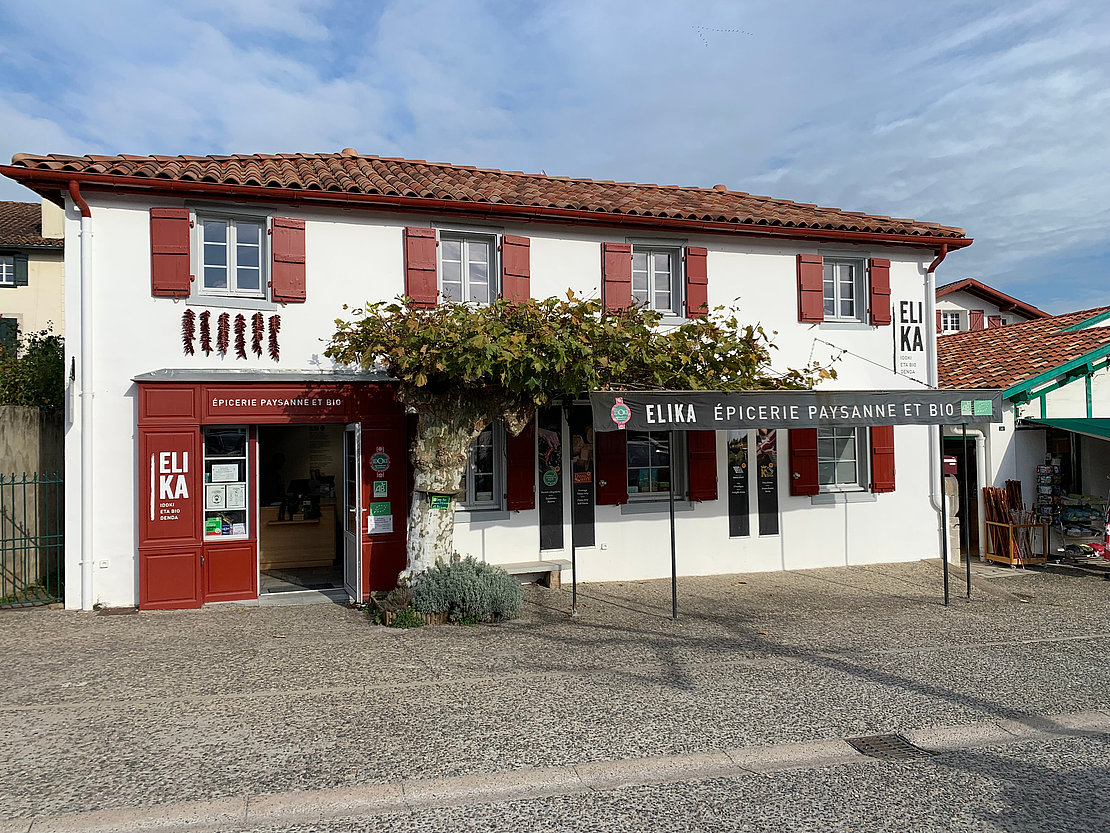 Le magasin de producteurs Elika est situé au coeur du village d’Espelette © AP