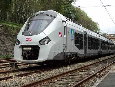 Les rames Régiolis de la SNCF, outil d’un RER en Pays Basque.