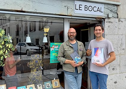 Claude Billès (à gauche), graphiste, et Laurent Platero, écrivain, journaliste, ont ouvert l'atelier-galerie en avril rue Maubec à Bayonne.