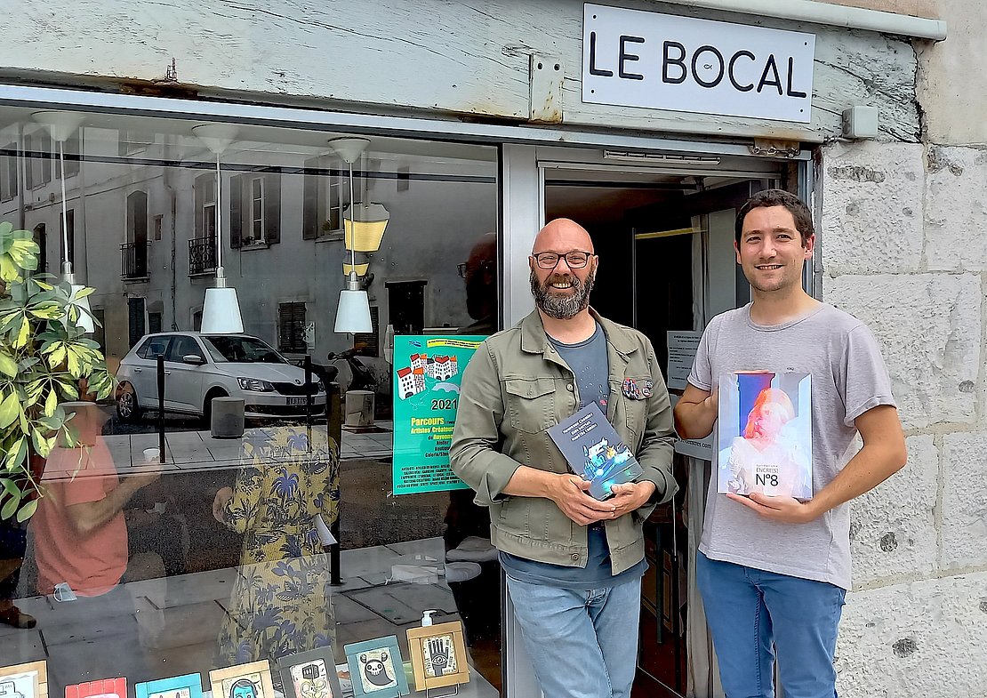 Claude Billès (à gauche), graphiste, et Laurent Platero, écrivain, journaliste, ont ouvert l'atelier-galerie en avril rue Maubec à Bayonne.