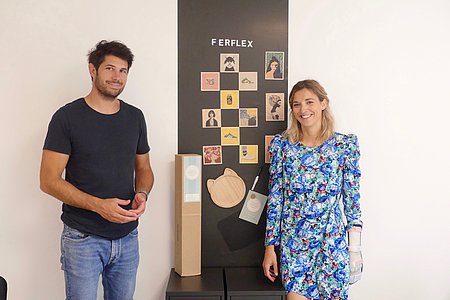 Martin Teillard à gauche et Pauline Pigeon sont les créateurs de Ferflex, le papier peint magnétique. © Alexandra Delalande