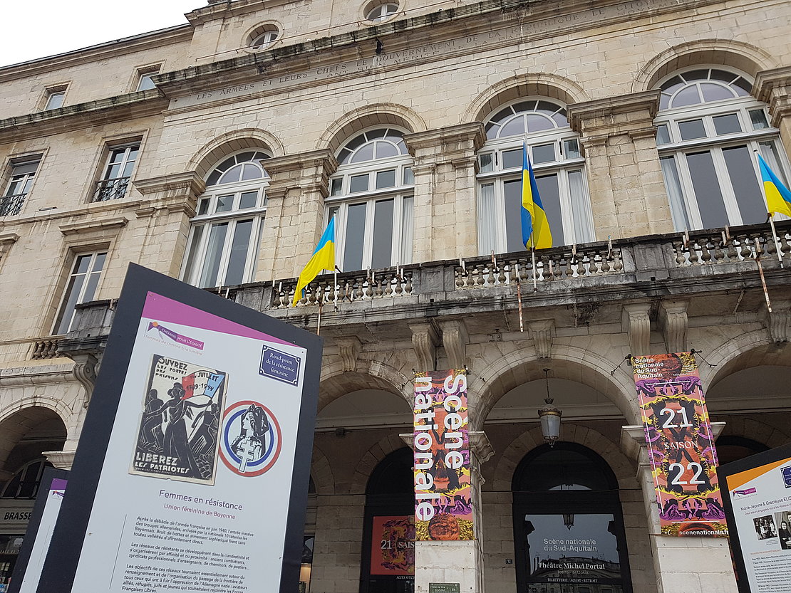 L'exposition « Femmes Résistantes 1939-1945 » à découvrir sur le parvis de la mairie de Bayonne - Photo © CJ