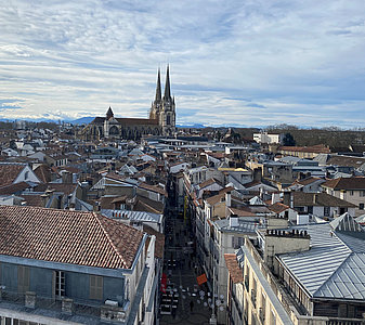 Du côté de Bayonne, on observe une hausse de 10,4 % du prix au m² pour arriver à 4.200 € en moyenne. La ville figure parmi celles ayant connu la plus grande hausse en l'espace d'un an.