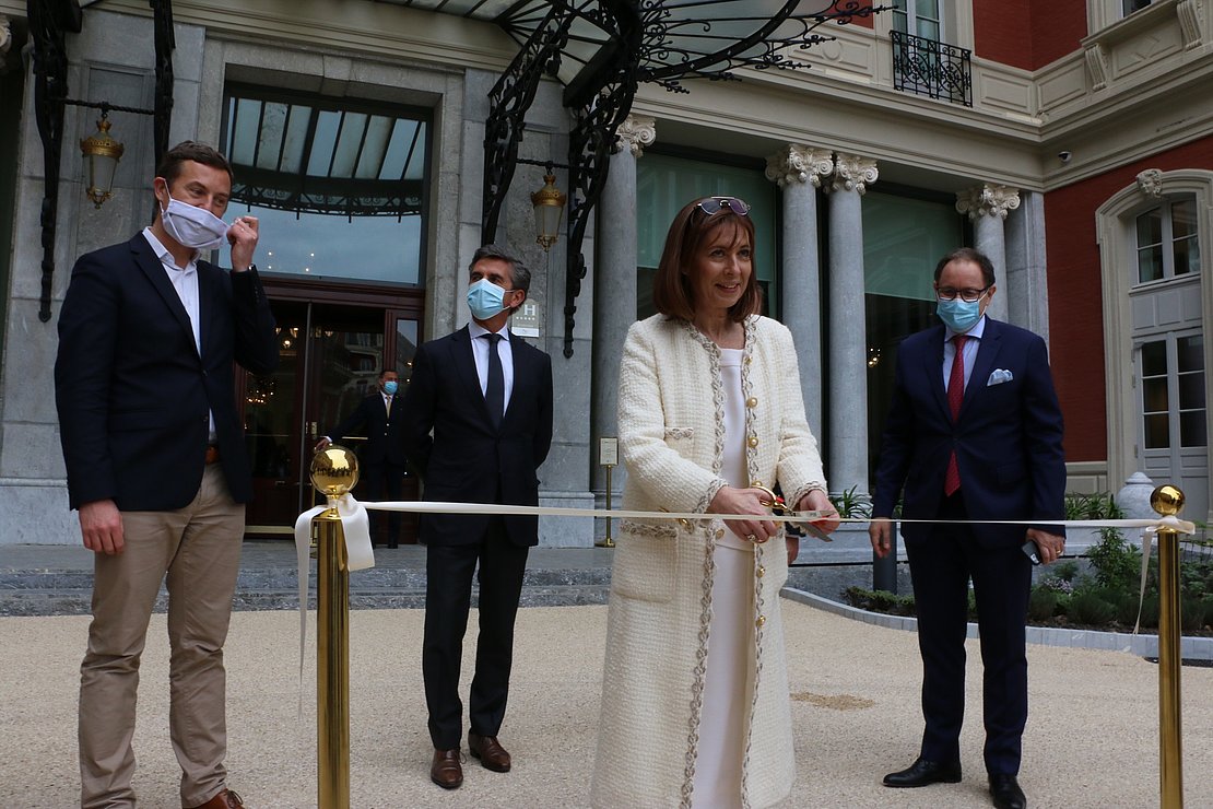 La maire de Biarritz, Maider Arosteguy, coupe le ruban pour cette réouverture attendue. © CP