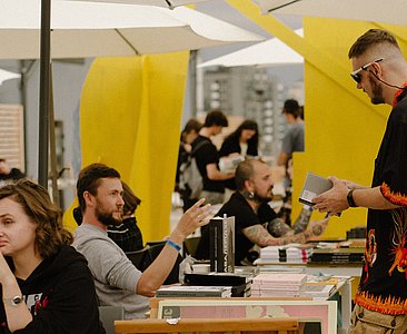 Les Idées mènent le monde, salon du livre et rencontres littéraires