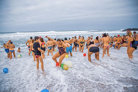 Le traditionnel Bain de midi d’Anglet