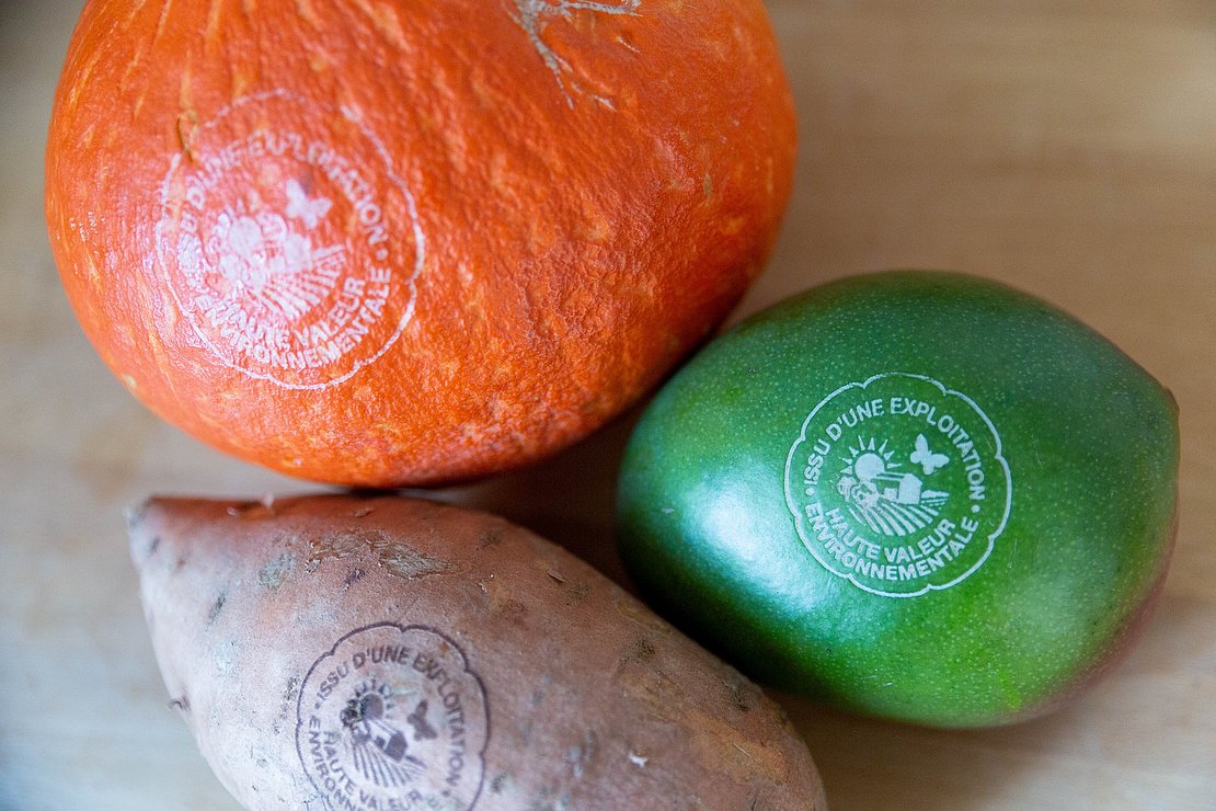 Fini les étiquettes, les fruits et légumes sont marqués sur la peau.  © Mélanie Le Guen