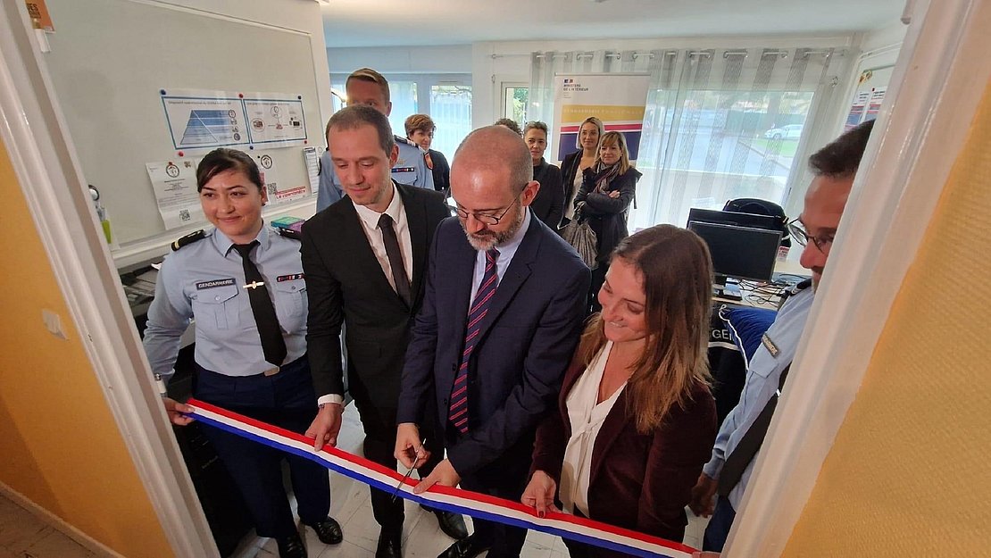 Julien Charles, préfet des Pyrénées-Atlantiques, inaugure la Maison de Protection des Familles.