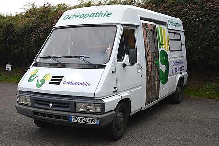 Pour tous ceux qui disposent de peu de temps, le camion ostéopathe vient à vous. © Antoinette Paoli