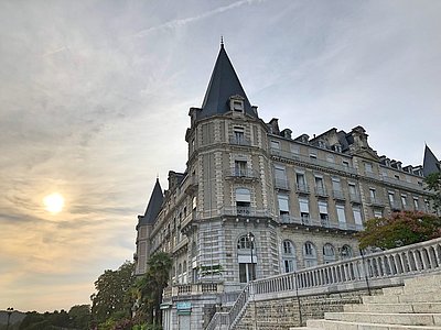 La rue Louis Barthou, située à Pau, se transforme.