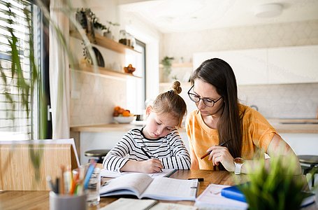 À partir de 2022, il ne s’agira plus simplement de déclarer l’instruction en famille, mais de demander l’autorisation de la pratiquer © Halfpoint - stock.adobe.com