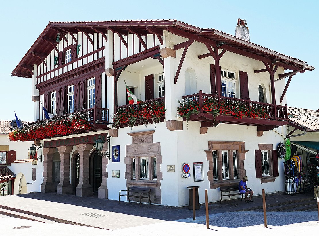 La mairie de Bidart 