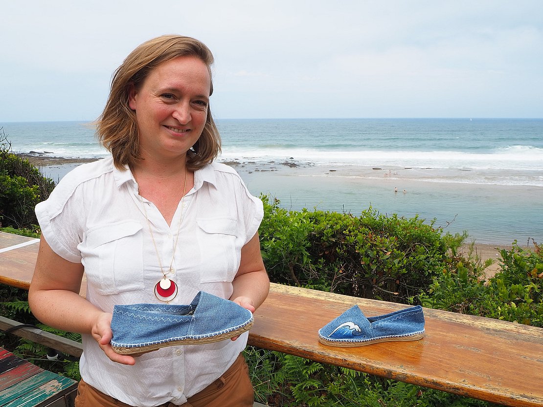 Nelly Fontaine a développé son prototype en jean recyclé. © Antoinette Paoli