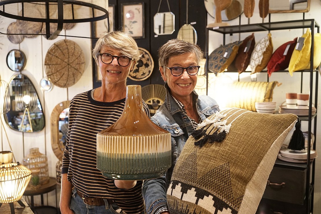 Joëlle et Laurence, gérantes du commerce Déco et Maison « Etxe Mia » à Saint-Palais.