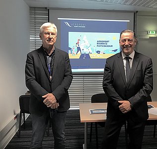 Didier Riché à gauche, directeur de l'aéroport, et Patrick Chasseriaud, président du Syndicat Mixte, ont présenté les grandes lignes pour 2021, après une année 2020 compliquée.