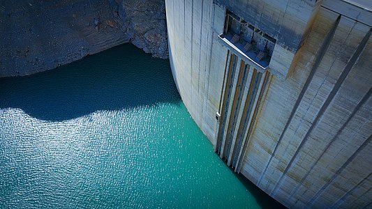 L’hydroélectricité est la première source d’électricité renouvelable en France et la deuxième source d’électricité française, elle couvre environ 10 % de l’électricité consommée