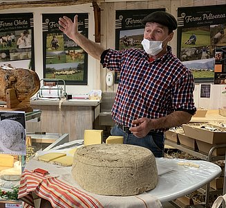 Les producteurs organisent des dégustations et partagent ainsi leur expérience directement avec le consommateur - Photo © AP