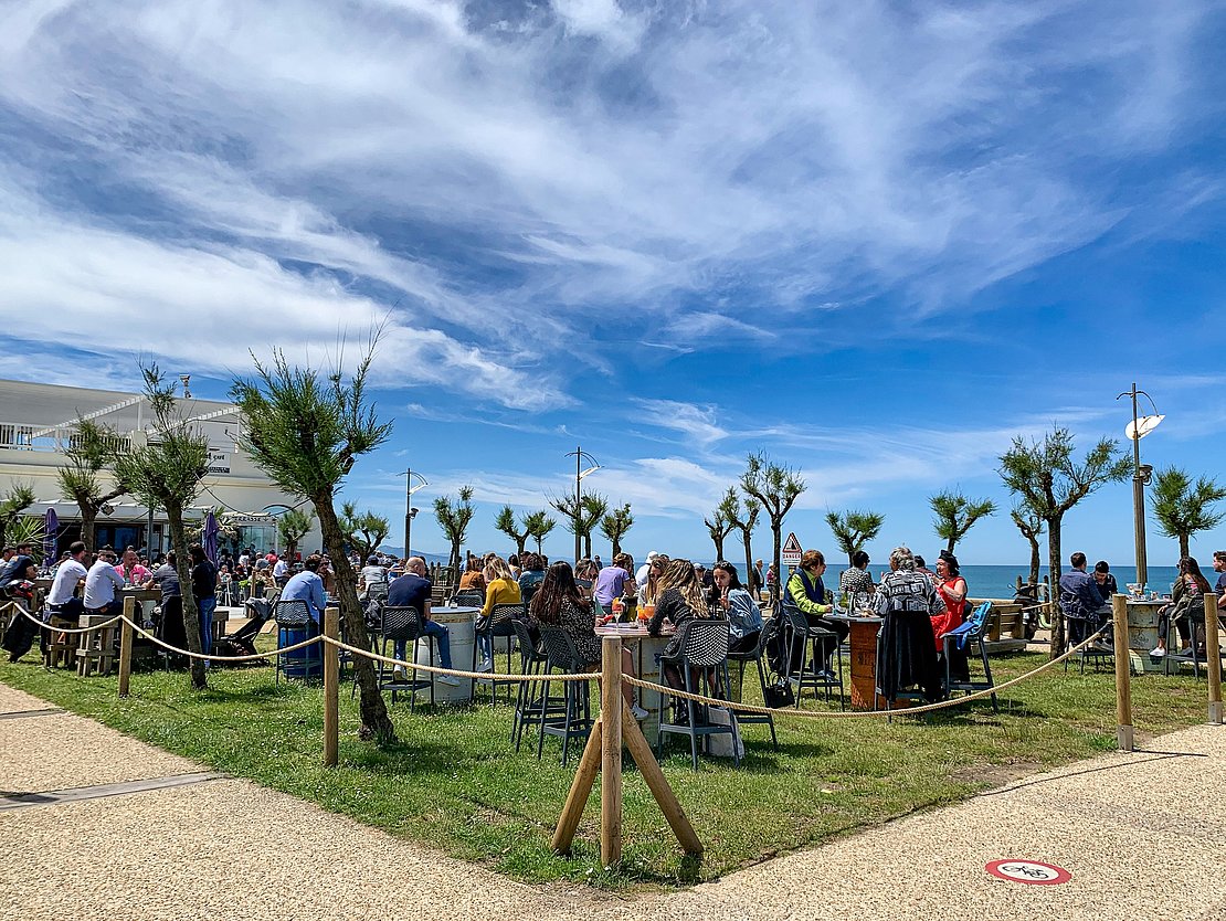 Les terrasses ont fait le plein à la Chambre d'Amour à Anglet. © AP