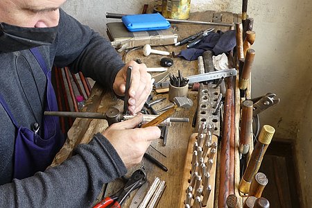 À Larressore, l'entreprise Makhila Ainciart Bergara propose des visites pour découvrir les secrets de fabrication du makhila