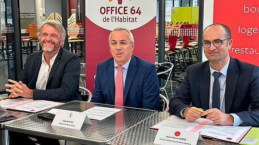 De gauche à droite : Thierry Montet (directeur de l’Office 64), Claude Olive (président de l’Office 64) et Jean-Pierre Ferré (directeur du Crous Bordeaux Aquitaine) © YR