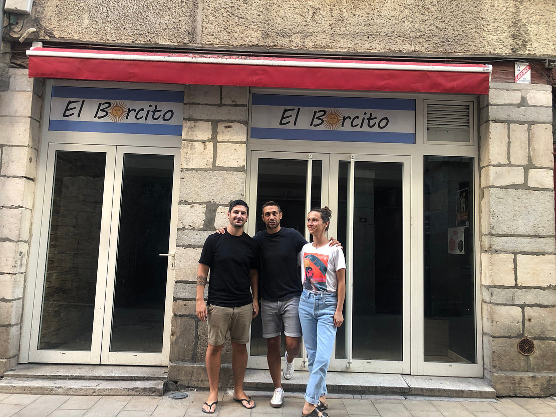 Le café El Barcito, rue des Basques, en plein cœur de Bayonne, leur a été prêté par le propriétaire, Yannick Larrère © MZ