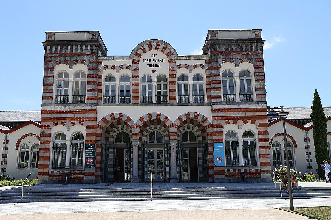 Thermes, vue de l'extérieur, ville de Salies de Béarn, département des Pyrénées Atlantiques, France