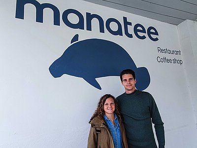 Contraints de rester fermés, Julia et Aymeric ont multiplié les initiatives de solidarité © PC