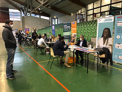 En tout, environ 150 personnes ont participé au forum dédié à l’emploi, la formation,  la transmission et la création d’entreprise, à la recherche de conseils ou d’offres d’emploi © MZ