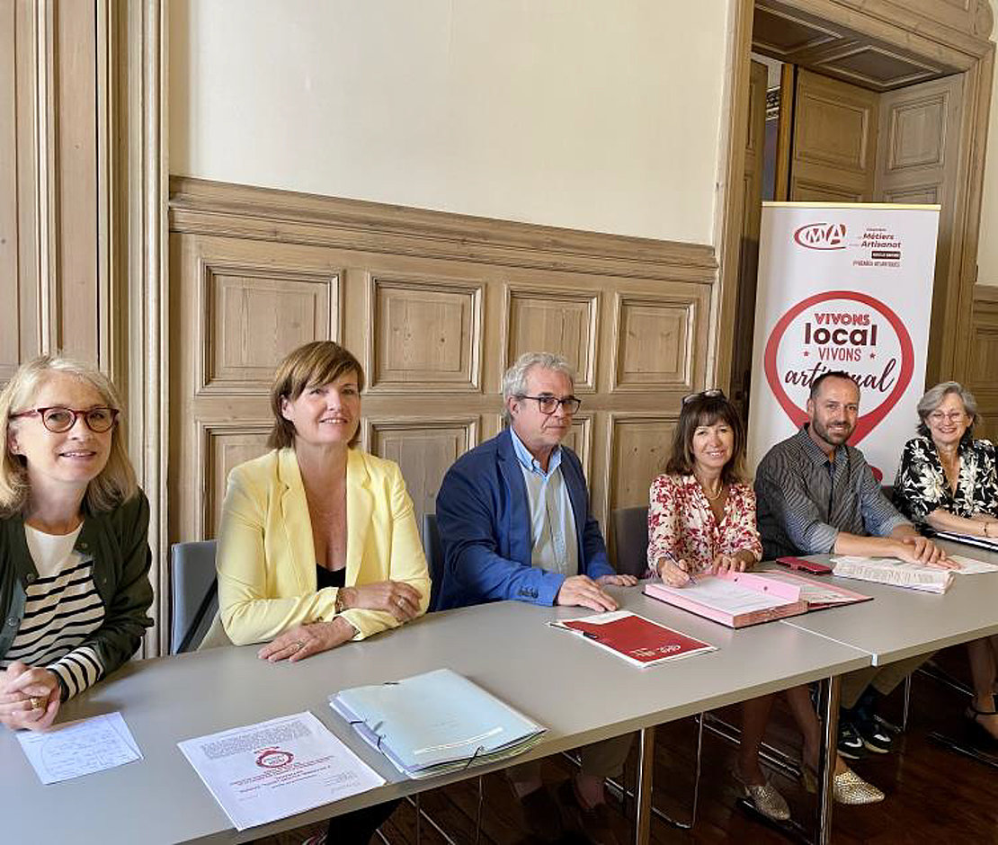 Avec la signature de cette charte, la CMA des Pyrénées-Atlantiques et la Ville de Bayonne souhaitent mettre en valeur les artisans locaux © DR