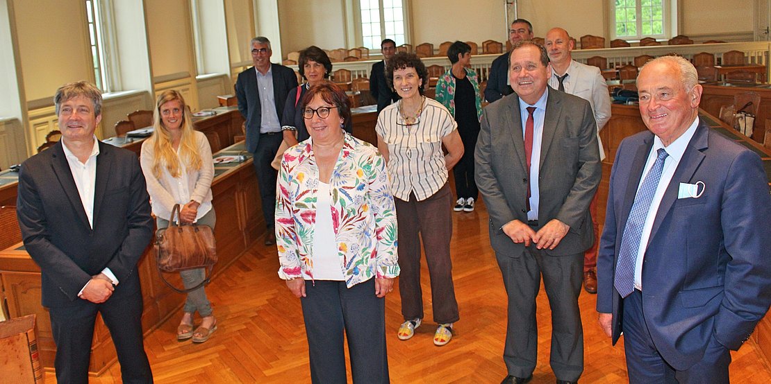 Les élus du département ont présenté le plan de relance en compagnie de Madame Pinville, présidente de VVF Villages (3ème personne au 1er plan). © Nicolas Malzac