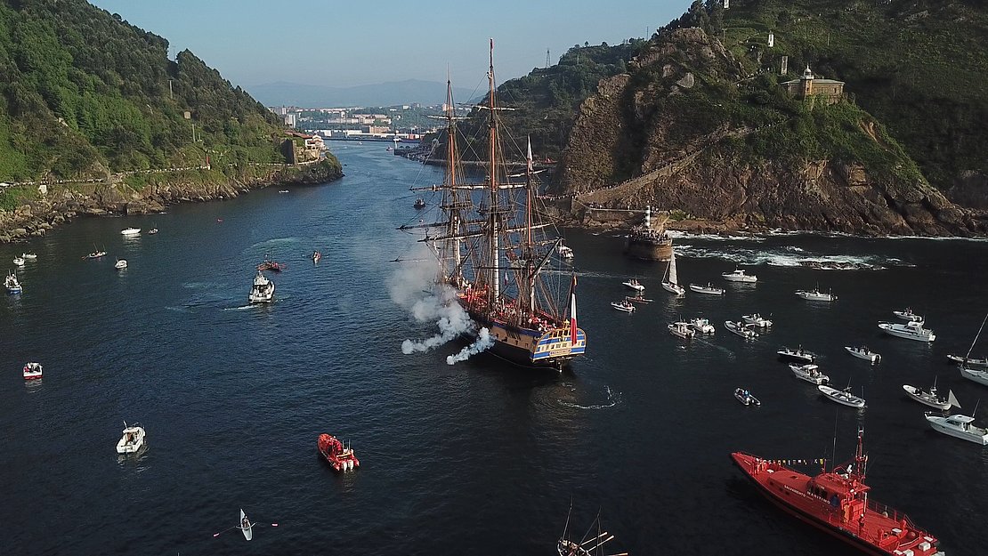 « Comme lors de son arrivée à Pasaia, "L’Hermione" fera tonner ses canons » - Photo © Association Hermione-La-Fayette